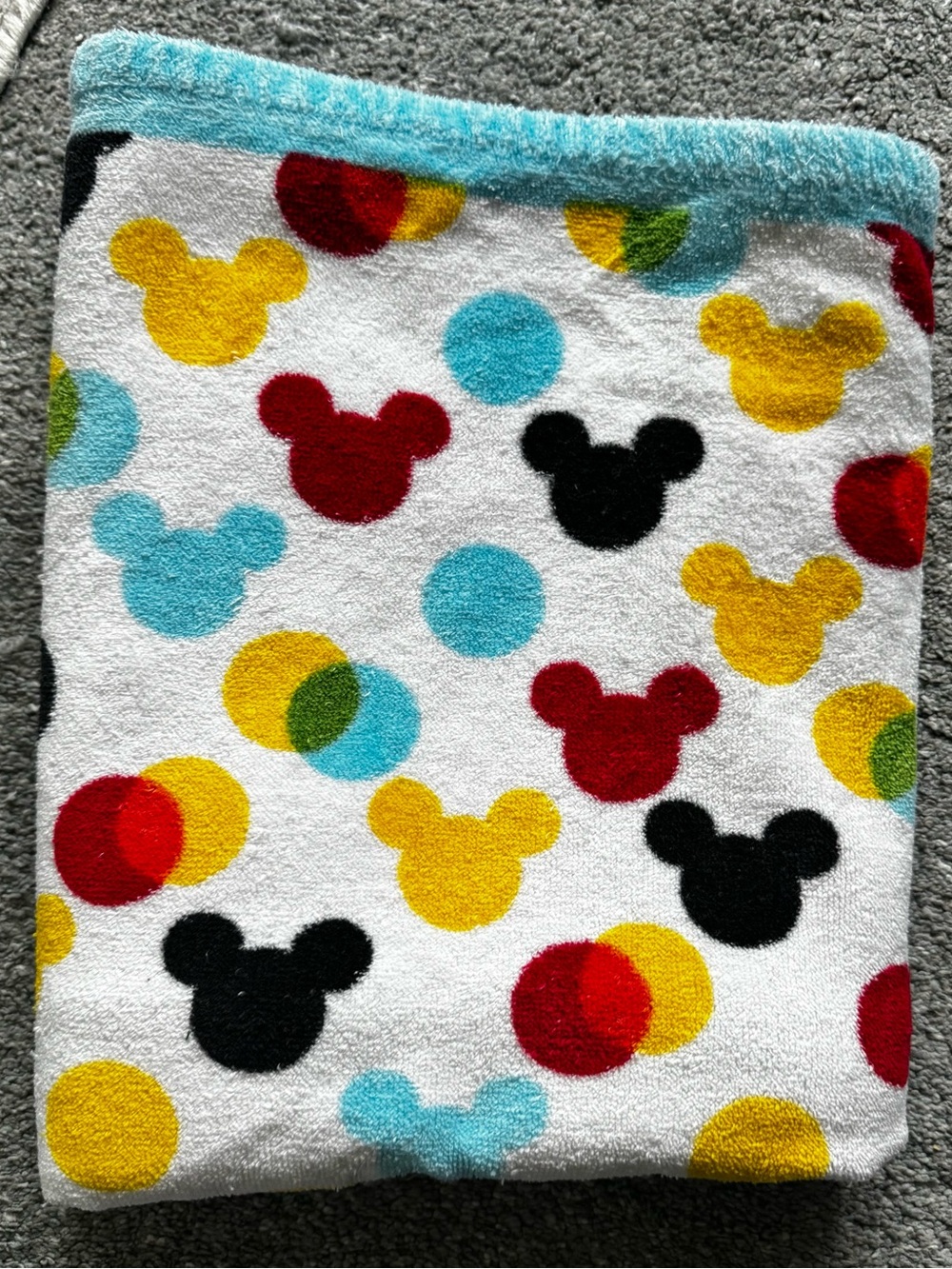 Disney Jumping Beans Mickey Mouse Head Icons Bath/Beach Towel